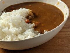 深皿によそわれたカレー