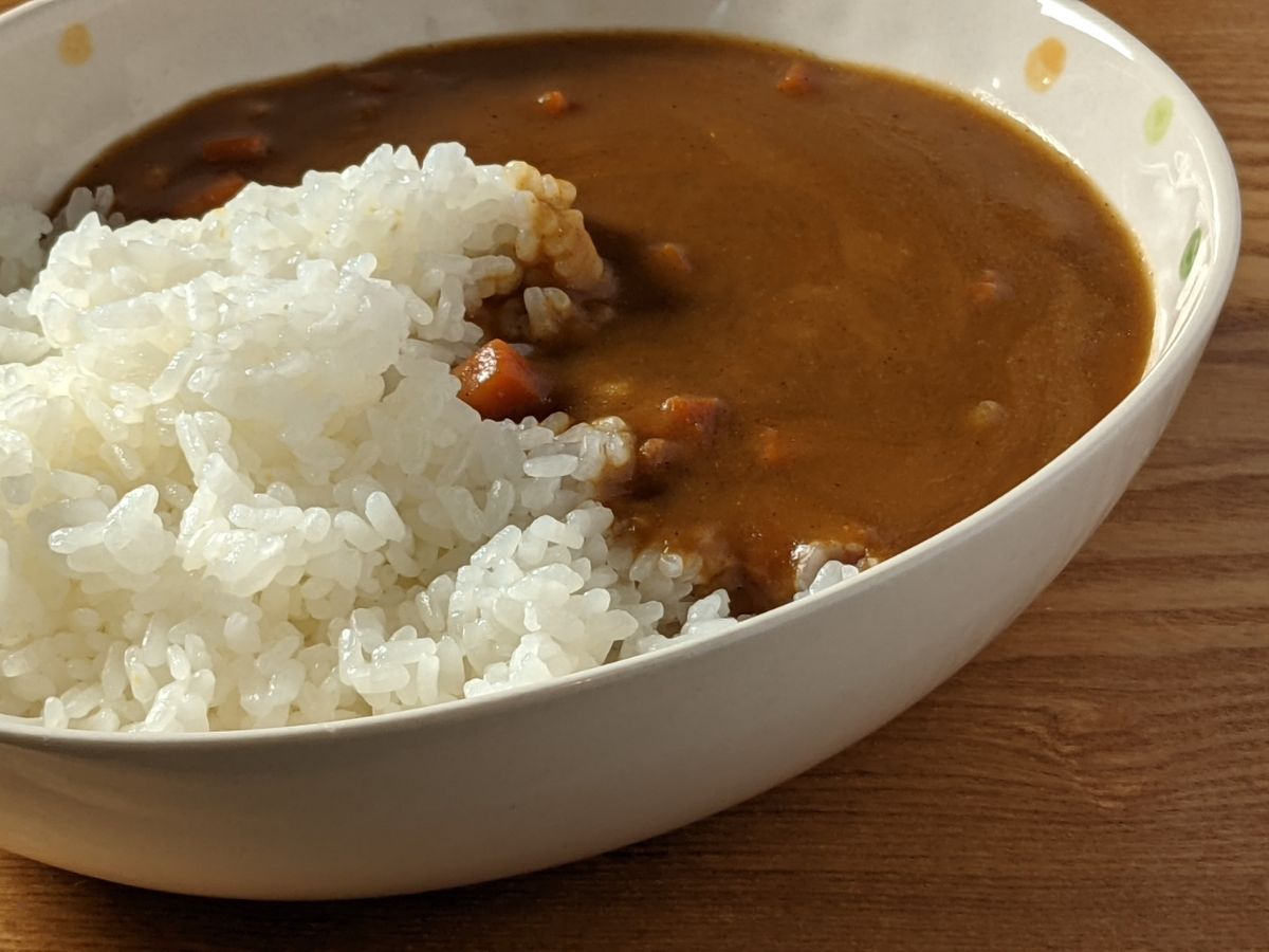 深皿によそわれたカレー