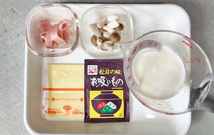 松茸の味お吸いもので作るチーズリゾットの材料写真