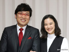 山里亮太さんと蒼井優さんの写真