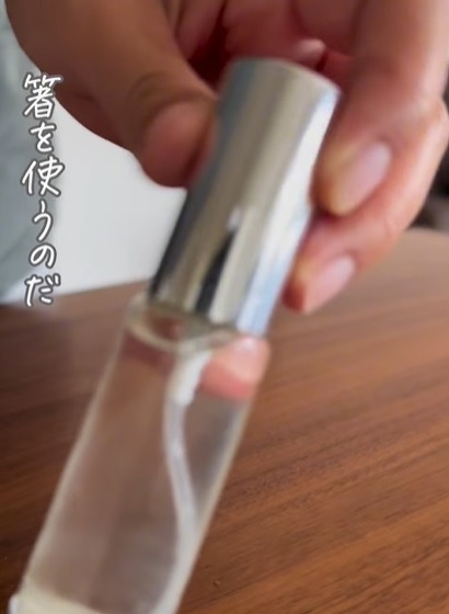 液体を注いだ容器