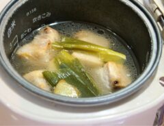 炊飯器で料理を作っている様子