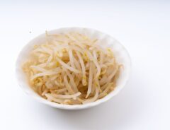 「節約に効く」「コスパ最強」　モヤシとひき肉をレンチンすると？