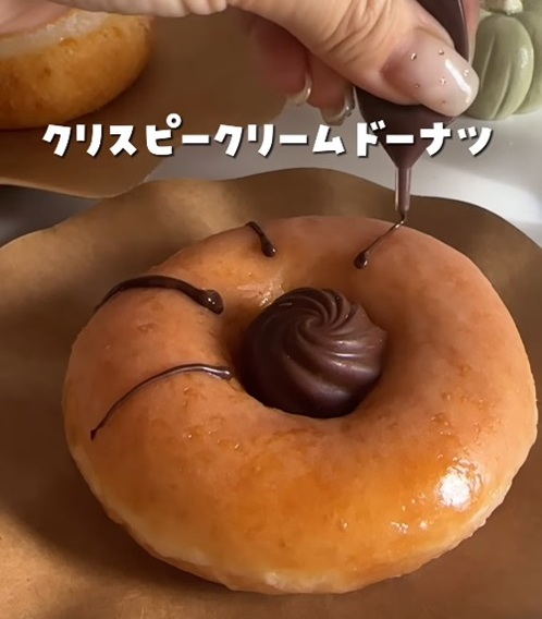 チョコペンで線を引く