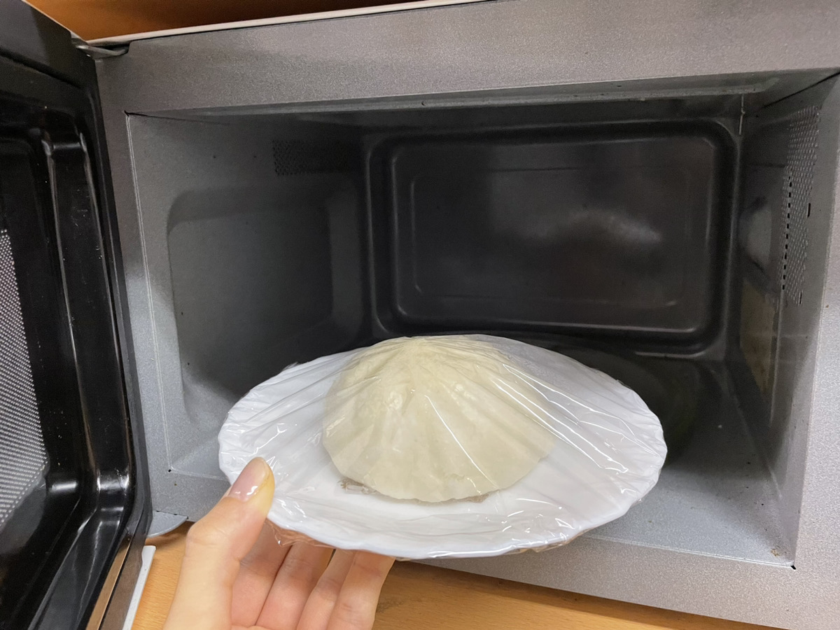 電子レンジで肉まん温める写真