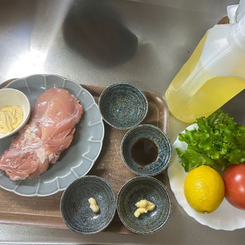 「鶏のから揚げ」の材料を集めた写真