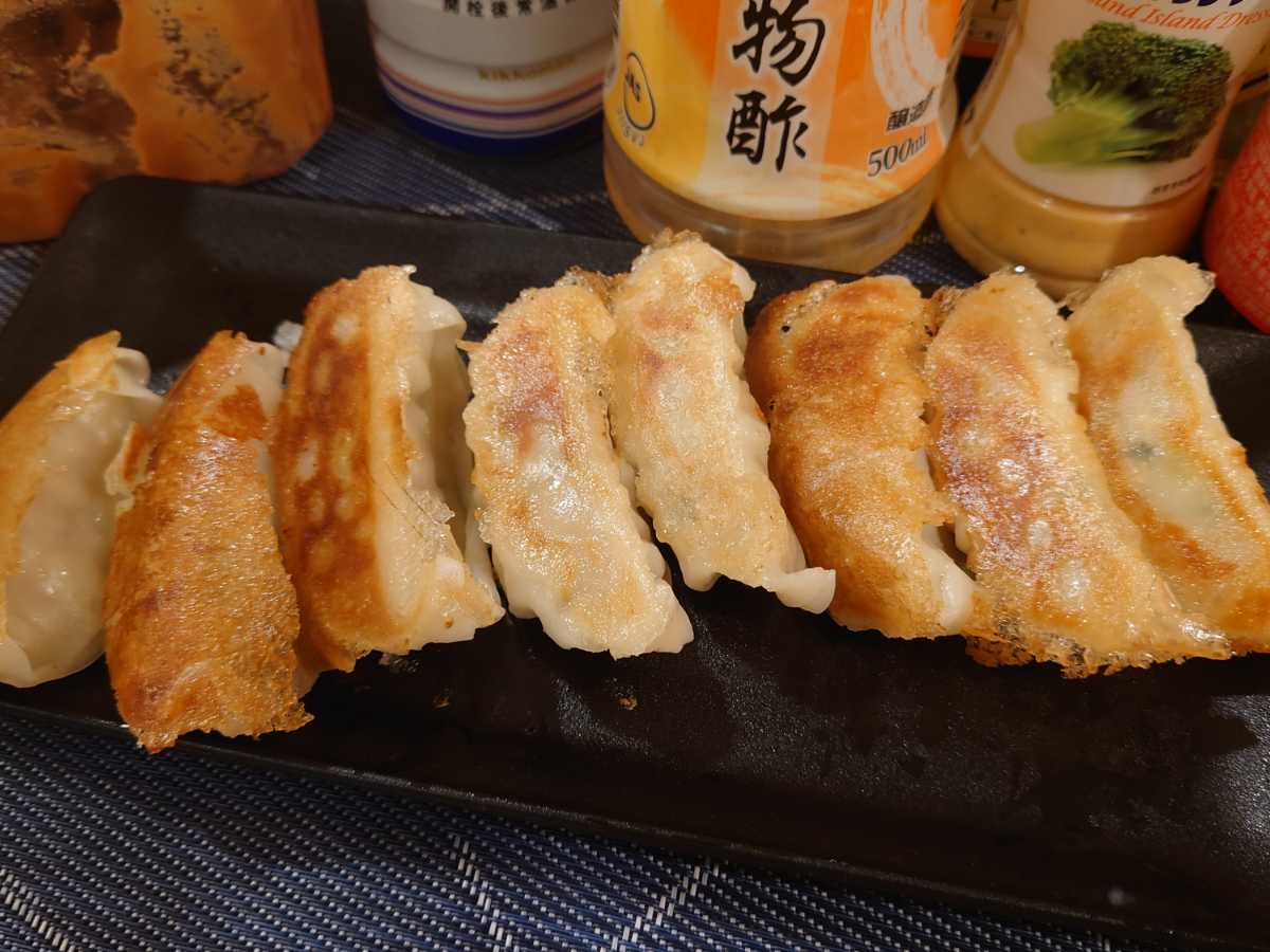 焼き上がった餃子