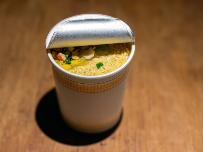 カップヌードルが『汁なし風』に 斬新アレンジ法に「絶品」「クセに