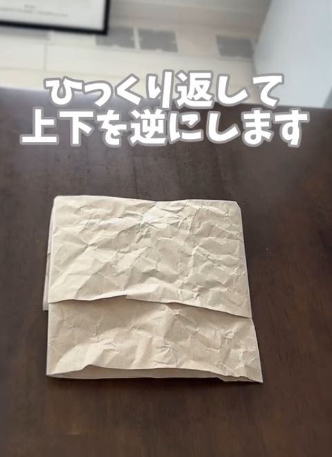 完成途中の緩衝材で作るごみ袋の写真