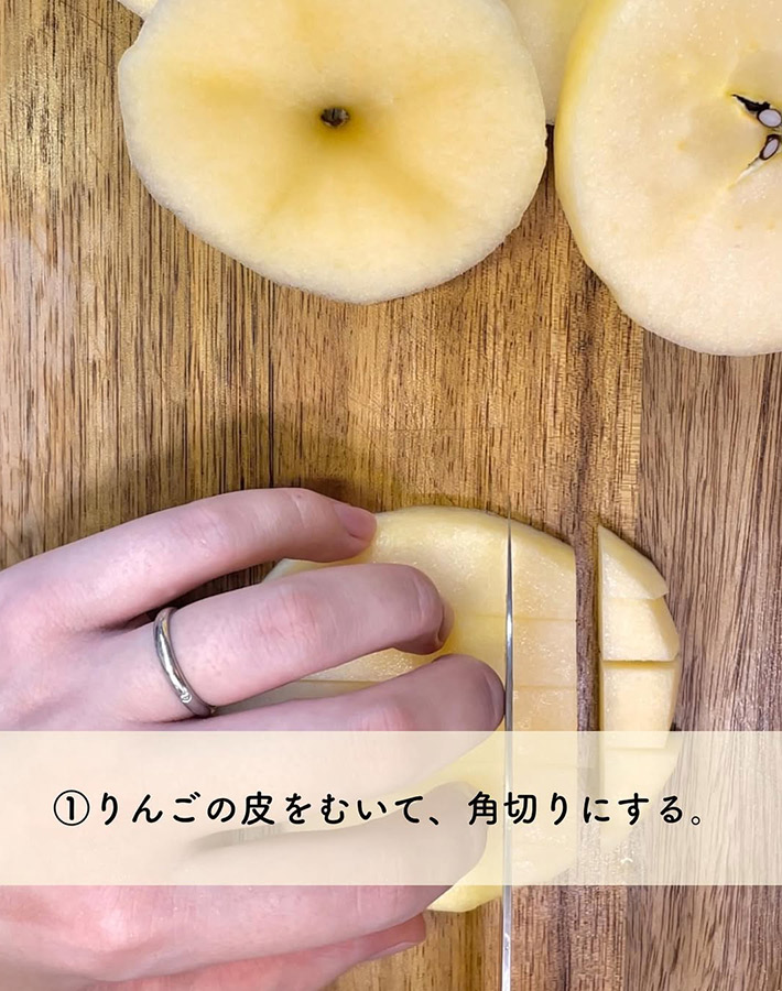 おもち（omochi_recipe）さんがInstagramで紹介した、春巻きの皮で作るアップルパイ