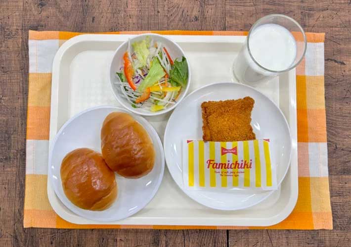 ファミチキの給食