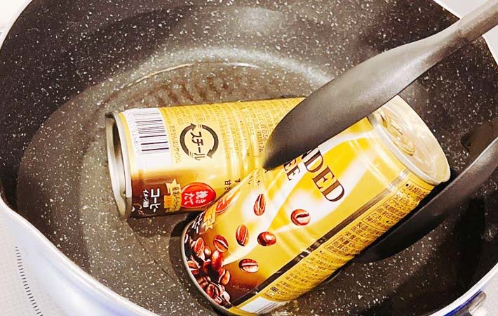 缶コーヒーを温める方法の 写真