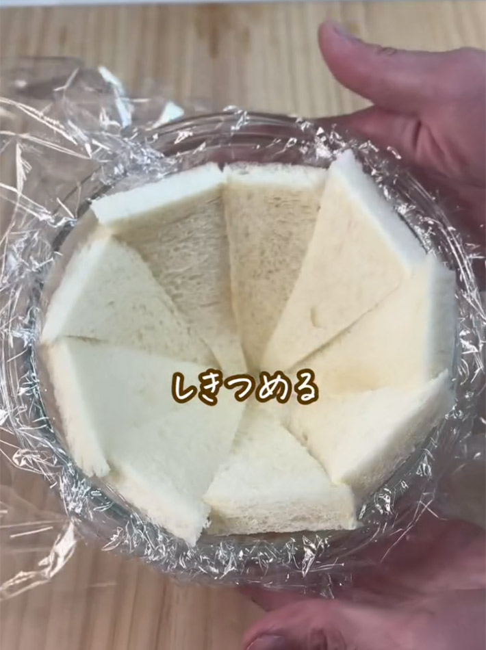 バタ子ママ（batacomama）さんが紹介した、食パンで作るクリスマスケーキ