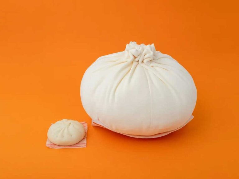 新宿中村屋』の肉まんがクッションになった！ ファン待望の商品が発売