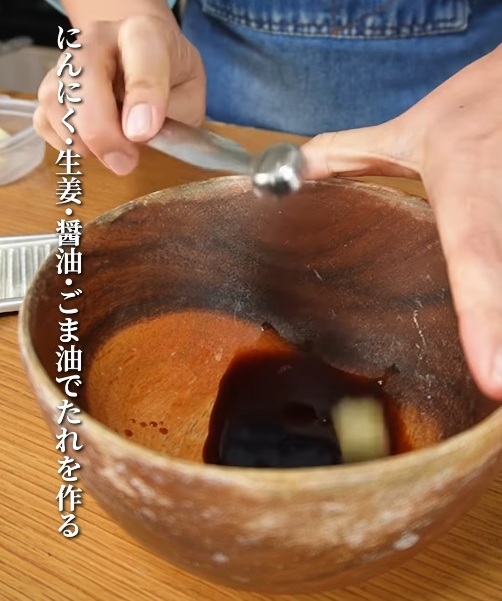 調味料を作っている様子