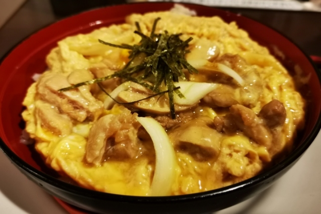 海苔がかかった親子丼