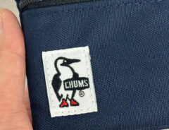 「散歩バッグの正解かも！」「軽くて動きやすいし両手が空く」　かわいくて使える商品が多い『チャムス』のミニショルダーが「優秀すぎて色違いで欲しい！」