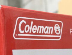 「こういうの欲しかった!」「限定カラーがめっちゃいい」 創業125周年『コールマン』の新商品が登場!