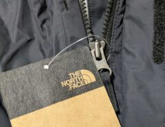 「こういうの1着あると便利だよね」「ホント毎日活躍中！」サッと羽織れる『ノースフェイス』の万能ウェアは通勤にもおすすめ！