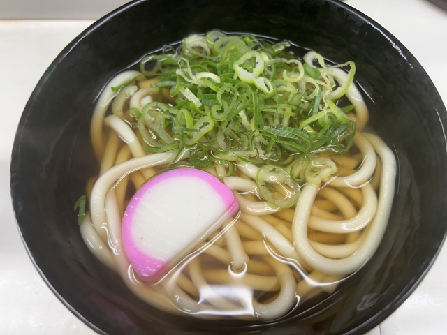 うどんとかまぼこ