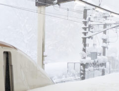 雪が積もった新幹線の写真