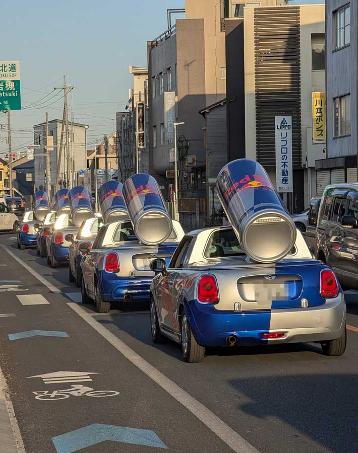 レッドブルの宣伝カー