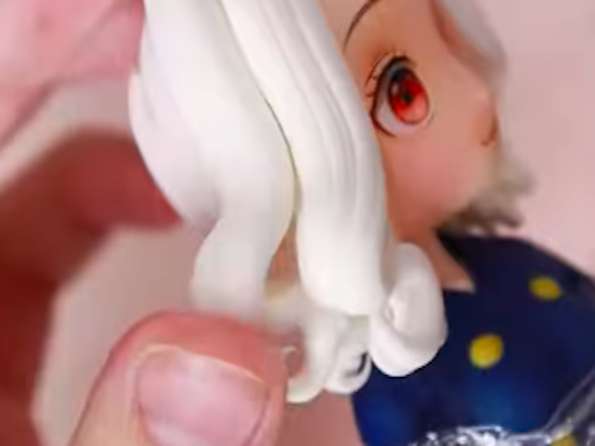 フィギュア制作中の画像