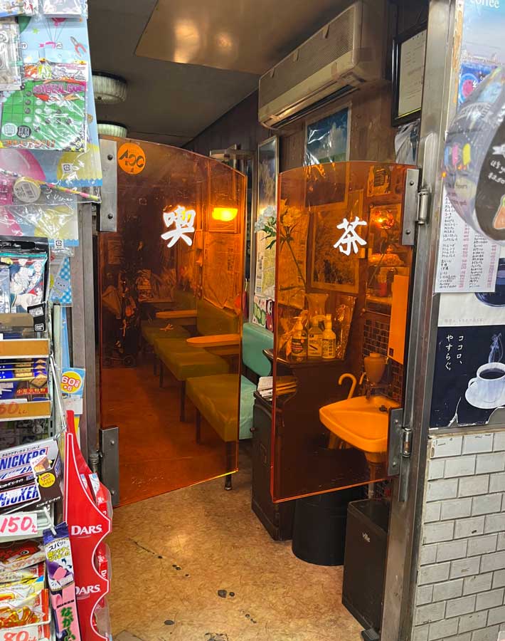 駄菓子店の中にある喫茶店