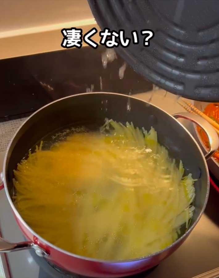 パスタゆでる