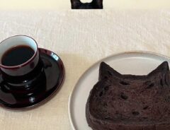 猫型のパンと黒猫の耳