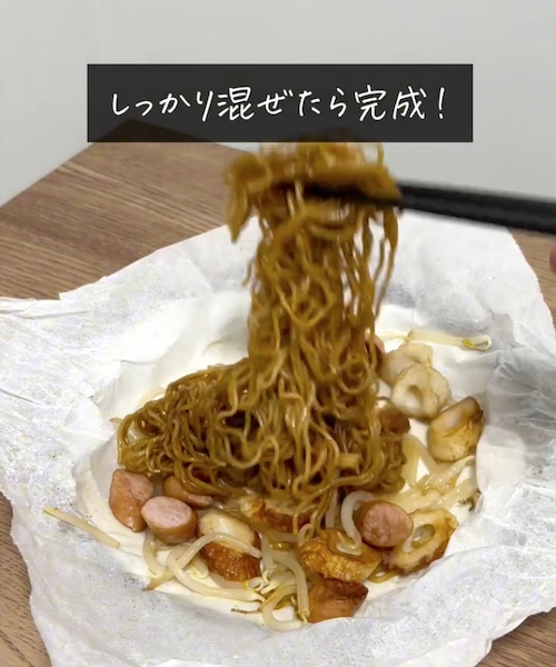 完成した焼きそばの写真