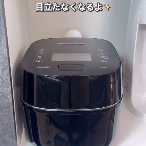 炊飯器の後ろにしゃもじを収納した様子