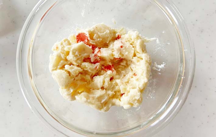 『セブンプレミアムのポテトサラダで作る ポテサラちくわのチーズ焼き』を作る写真
