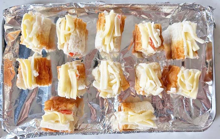 『セブンプレミアムのポテトサラダで作る ポテサラちくわのチーズ焼き』を作る写真