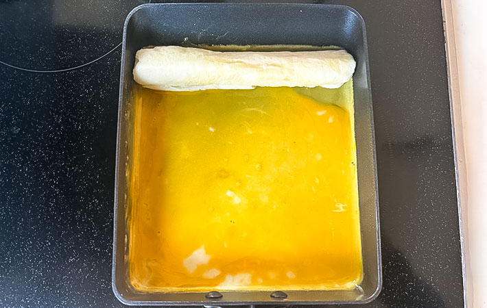 卵焼きを作る写真