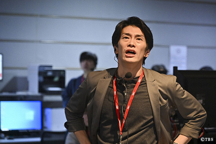 『キャスター』場面写真