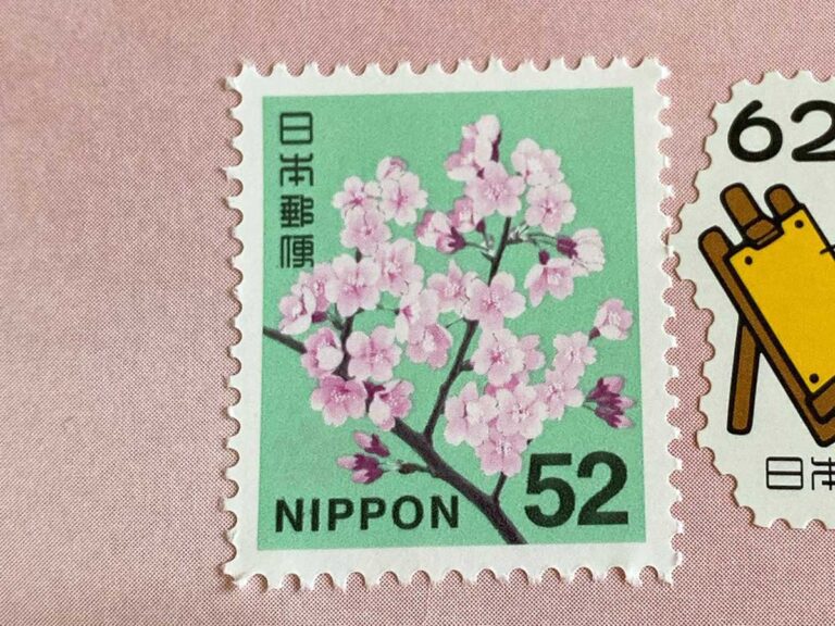 桜の切手』の横に… かわいすぎる『偶然』に「もらったら嬉しい