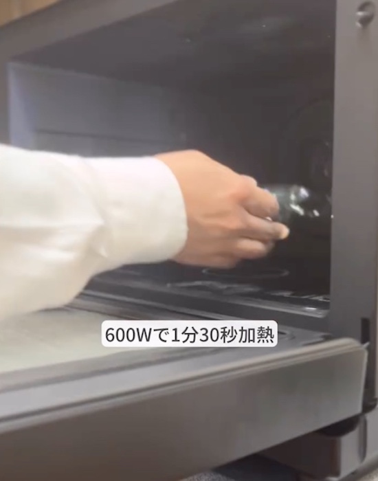 電子レンジを加熱する様子