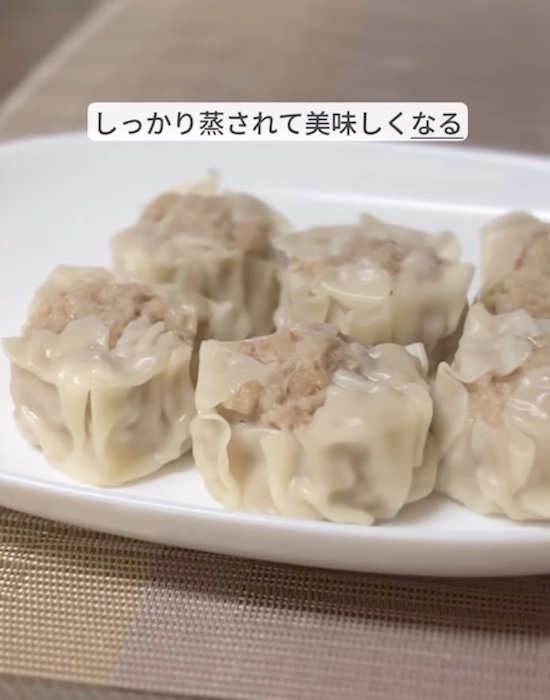 蒸された状態のシュウマイ