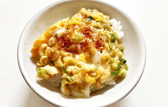 『揚げ玉入りふわとろ卵丼』の完成写真