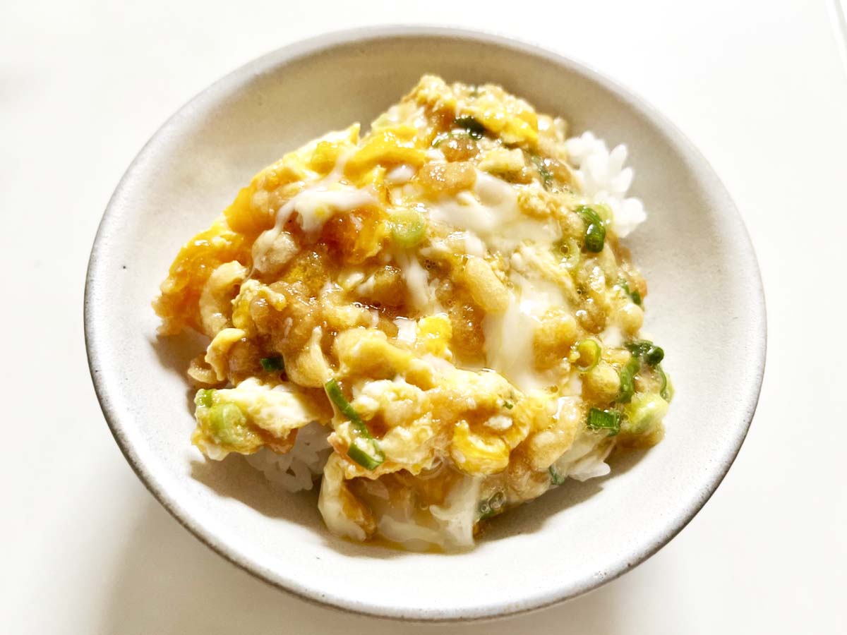 『揚げ玉入りふわとろ卵丼』の完成写真