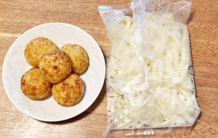『たこ焼うどん』を作る写真