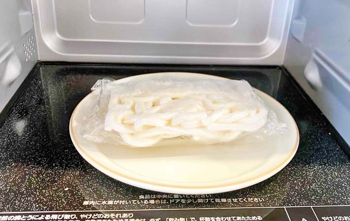 『めんつゆごま油うどん』を作る写真