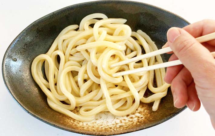 『めんつゆごま油うどん』を作る写真