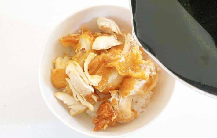 『鶏出汁茶漬け』を作る写真