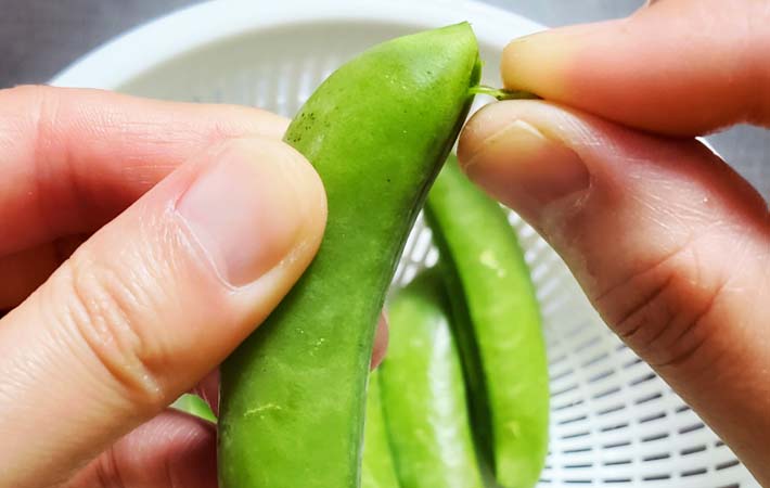 『スナップエンドウと新玉ねぎの香味マヨ焼き』を作る写真