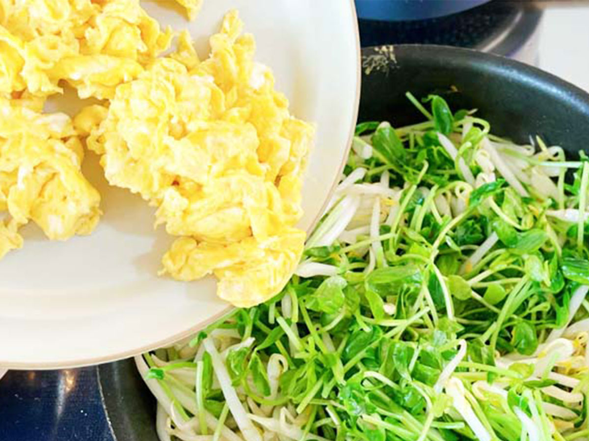 豆苗と卵のレシピ画像