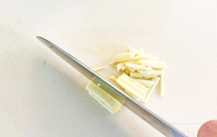『サバ缶きゅうり』を作る写真