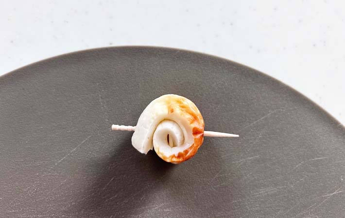 『くるくるちくわ』を作る写真