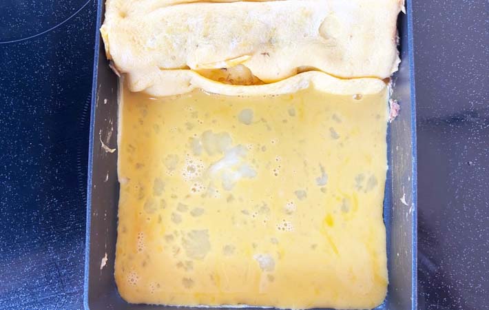 『サバの味噌煮缶で卵焼き』を作る写真
